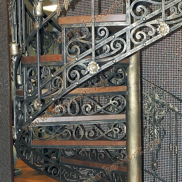 Кованая лестница с деревянными ступенями Код: КЛ-01/75