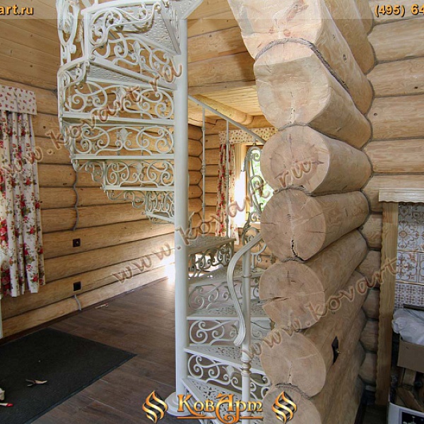 Белая кованая винтовая лестница в деревянном доме Код: КВЛ-30/64