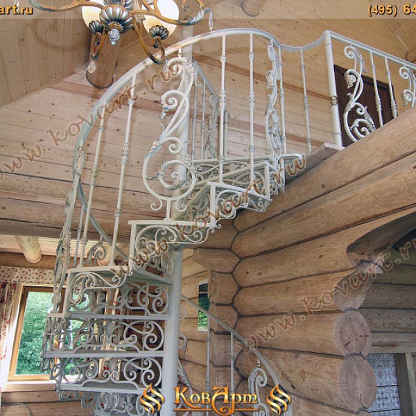 Белая кованая винтовая лестница в деревянном доме Код: КВЛ-30/65