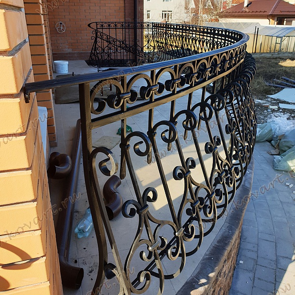 Изогнутые кованые балконные ограждения Код: БО-0161/67