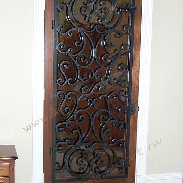 Кованая дверь с деревянным каркасом  Код: ДВ-012
