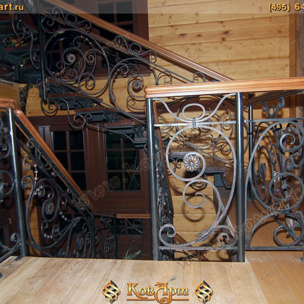Кованая лестница с деревянными перилами Код: КЛ-09/68