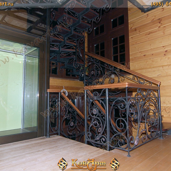 Кованая лестница с деревянными перилами Код: КЛ-09/69