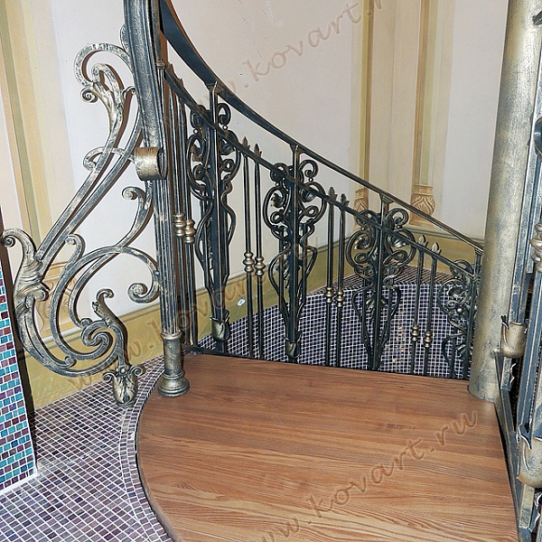 Кованая лестница с деревянными ступенями Код: КЛ-01/68