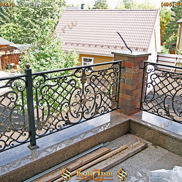 Кованые балконы черного цвета для дачи Код: БО-027