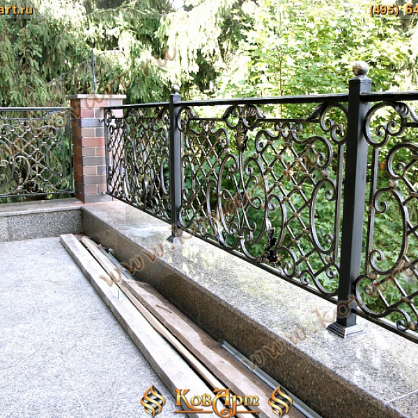 Кованые балконы черного цвета для дачи Код: БО-027/70