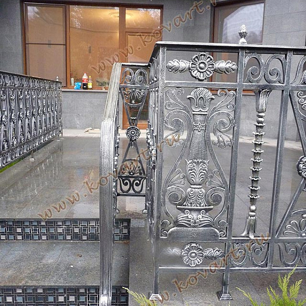 Кованые ограждения с серебряной патиной Код: БО-094/67