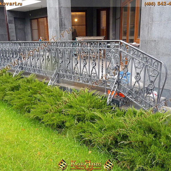 Кованые ограждения с серебряной патиной Код: БО-094/73