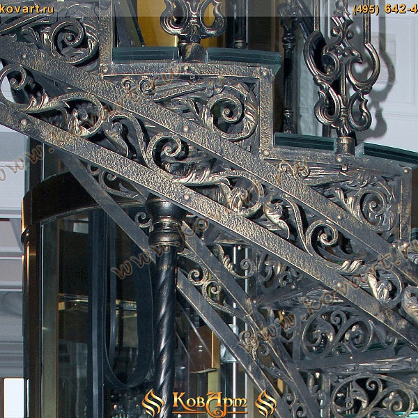 Кованые винтовые лестницы со стеклянными ступенями Код: КВЛ-03/75