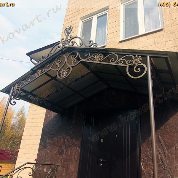 Крыльцо с кованым козырьком и перилами Код: КРЦ-04/70