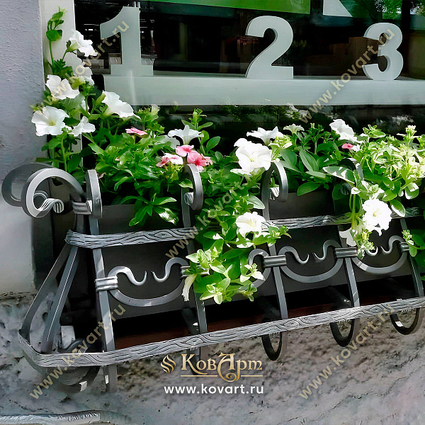 Кованые цветники
