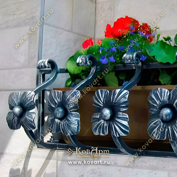 Кованые цветники