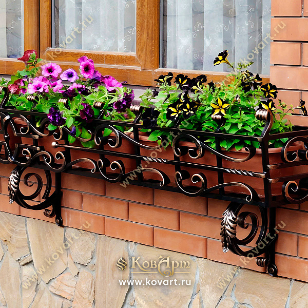 Кованые цветники