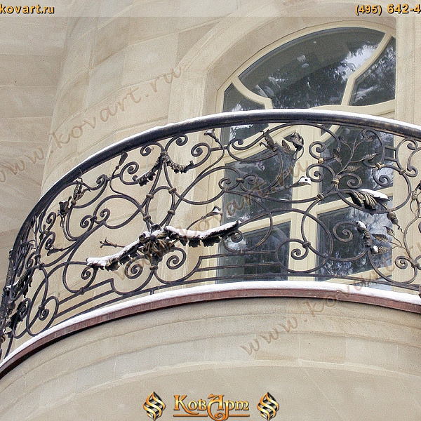Полукруглый балкон с коваными перилами Код: БО-0115/63