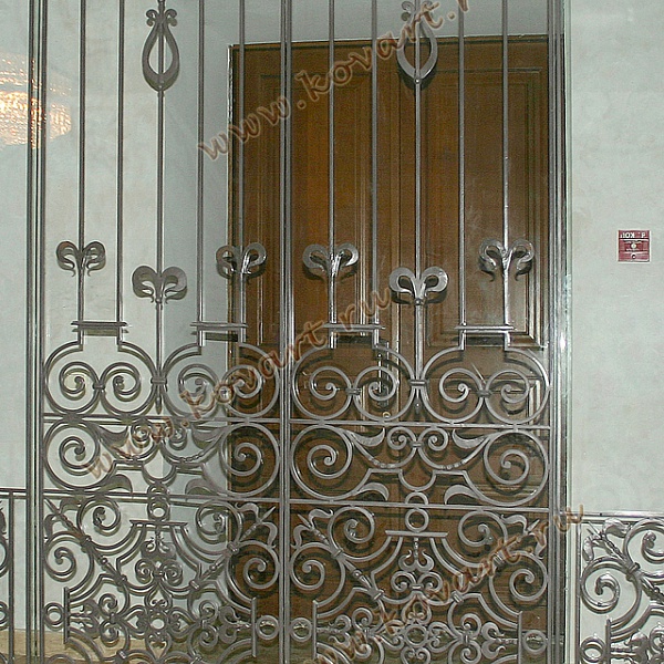 Застекленная кованая дверь в виде крыльца Код: ДВ-06/64