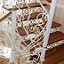 Белая винтовая лестница с коваными элементами Код: КВЛ-04/104
