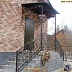 Черный козырек с коваными золотыми элементами Код: КО-48/66