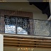 Кованый балкон с черными перилами Код: БО-045/79