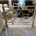 Мраморная лестница с кованым золотым узором на перилах Код: ЛП-021/118