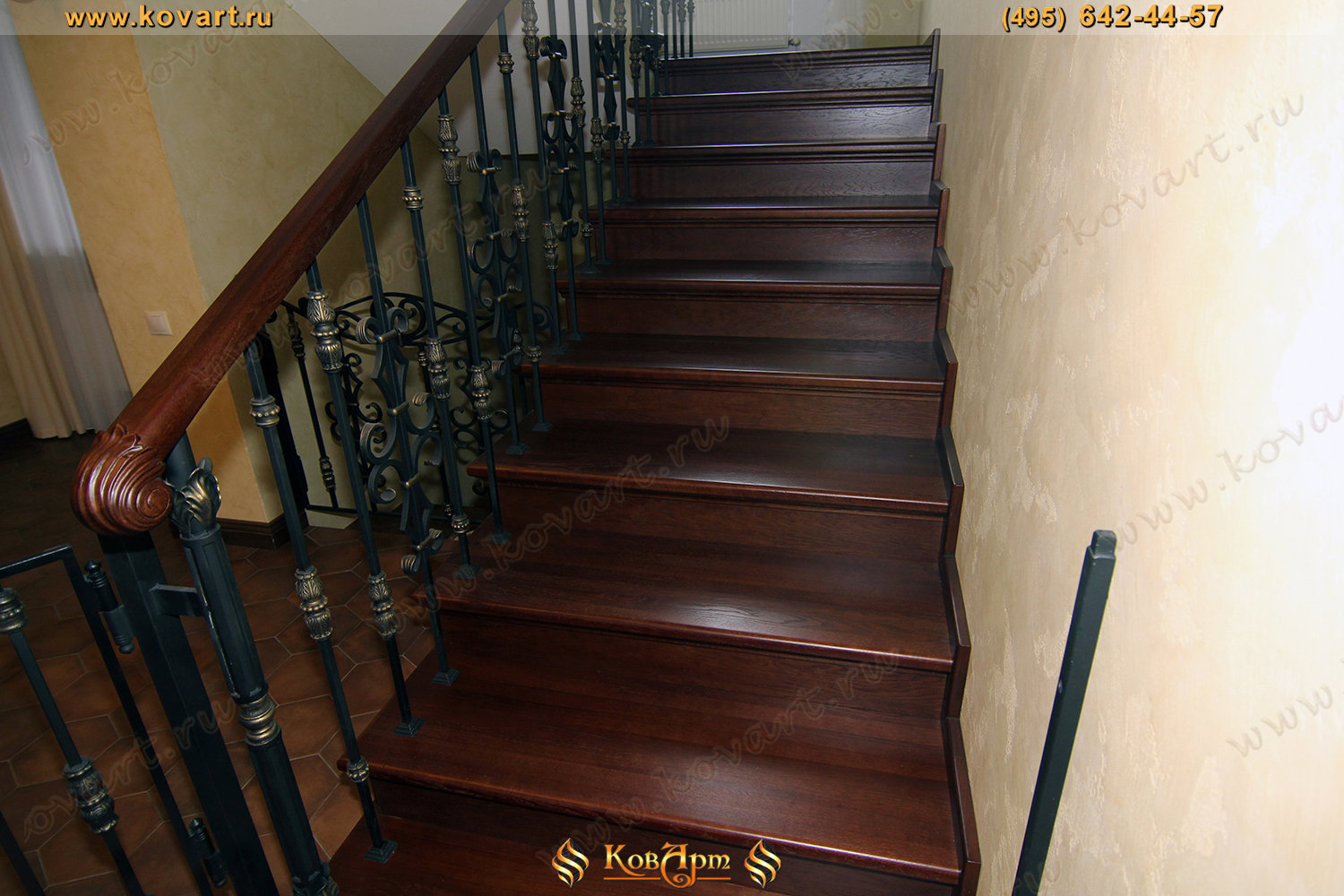 Лестница с коваными перилами и защитным ограждением Код: ЛП-018/68