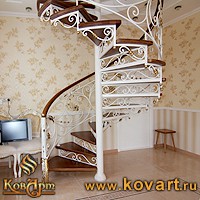 Белая винтовая лестница с коваными элементами Код: КВЛ-04/109