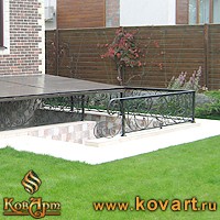 Козырек с коваными столбами Код: КО-07/68