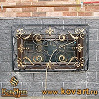 Черный козырек с коваными золотыми элементами Код: КО-48/70