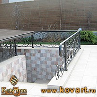 Козырек с коваными столбами Код: КО-07/69