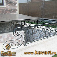Козырек с коваными столбами Код: КО-07/67