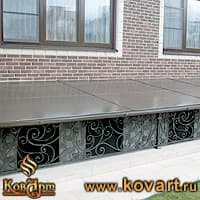 Козырек с коваными столбами Код: КО-07/70