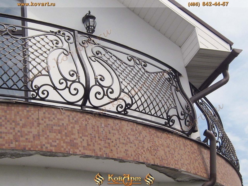 Кованые пузатые балконы для загородного дома Код: БО-36/65