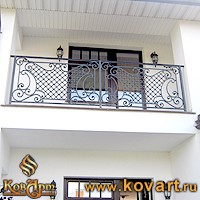 Кованые пузатые балконы для загородного дома Код: БО-036/71