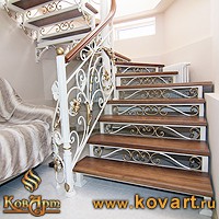Кованая винтовая лестница белого цвета Код: КВЛ-05/113