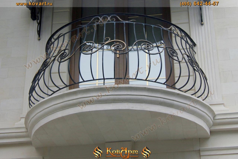 Кованый пузатый полукруглый балкон с козырьком Код: БО-117/67