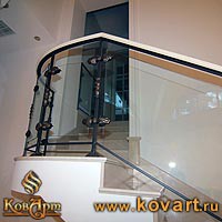 Кованый пузатый балкон для особняка Код: БО-022/105