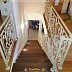 Лестница с коваными узорчатыми перилами белого цвета Код: ЛП-05/76