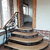 Кованая лестница с деревянными ступенями и перилами Код: КЛ-5/65