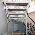 Белая кованая лестница с дубовыми ступенями Код: КЛ-62/99