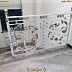 Маршевая лестница с бело-золотыми коваными перилами Код: КЛ-55/72