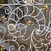 Белые ограждения для лестниц с золотыми коваными элементами Код: ЛП-038/70