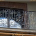 Кованый балкон с черными перилами Код: БО-48/86