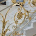 Мраморная лестница с кованым золотым узором на перилах Код: ЛП-021/104