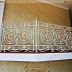 Кованый белый балкон с коваными столбами Код: БО-166/68